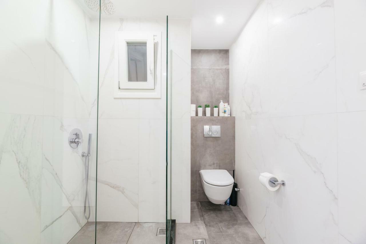 Modern White Tower Apartment Thessalonique Extérieur photo